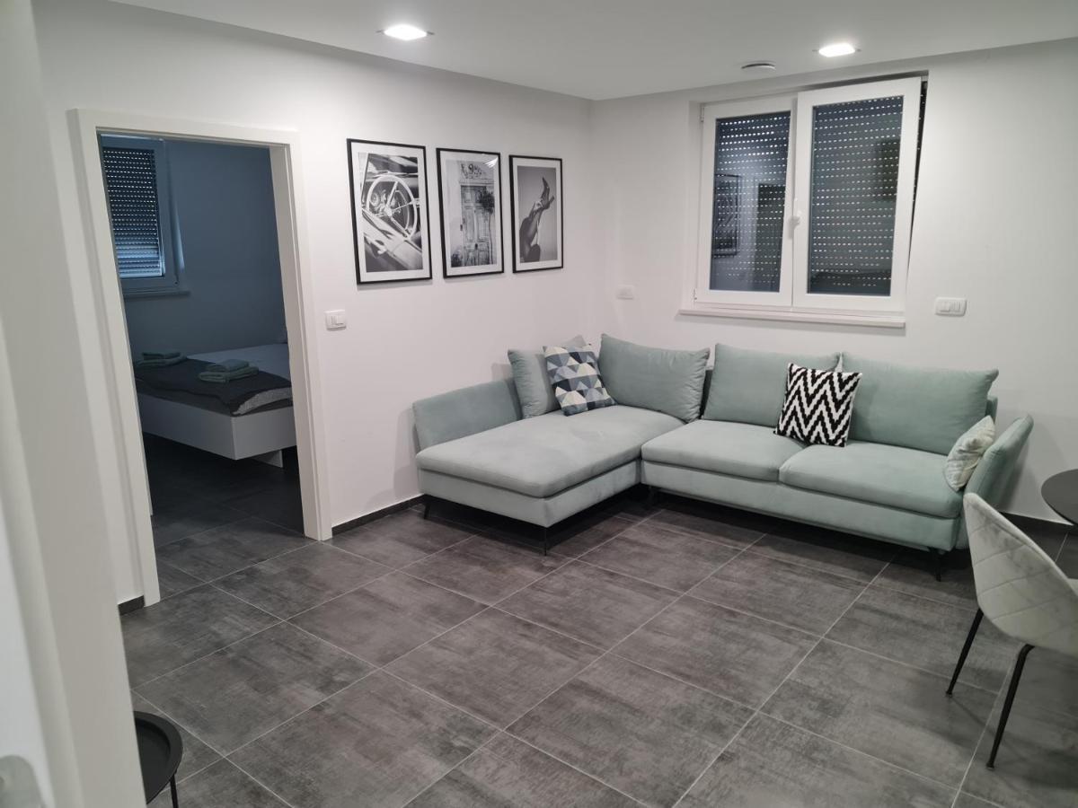 Villa Capris Apartments كوبر المظهر الخارجي الصورة