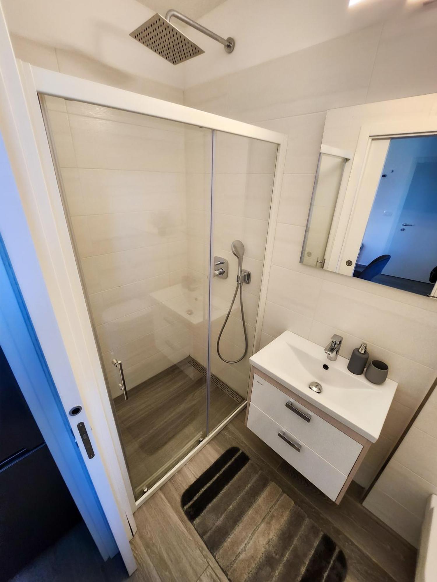 Villa Capris Apartments كوبر المظهر الخارجي الصورة